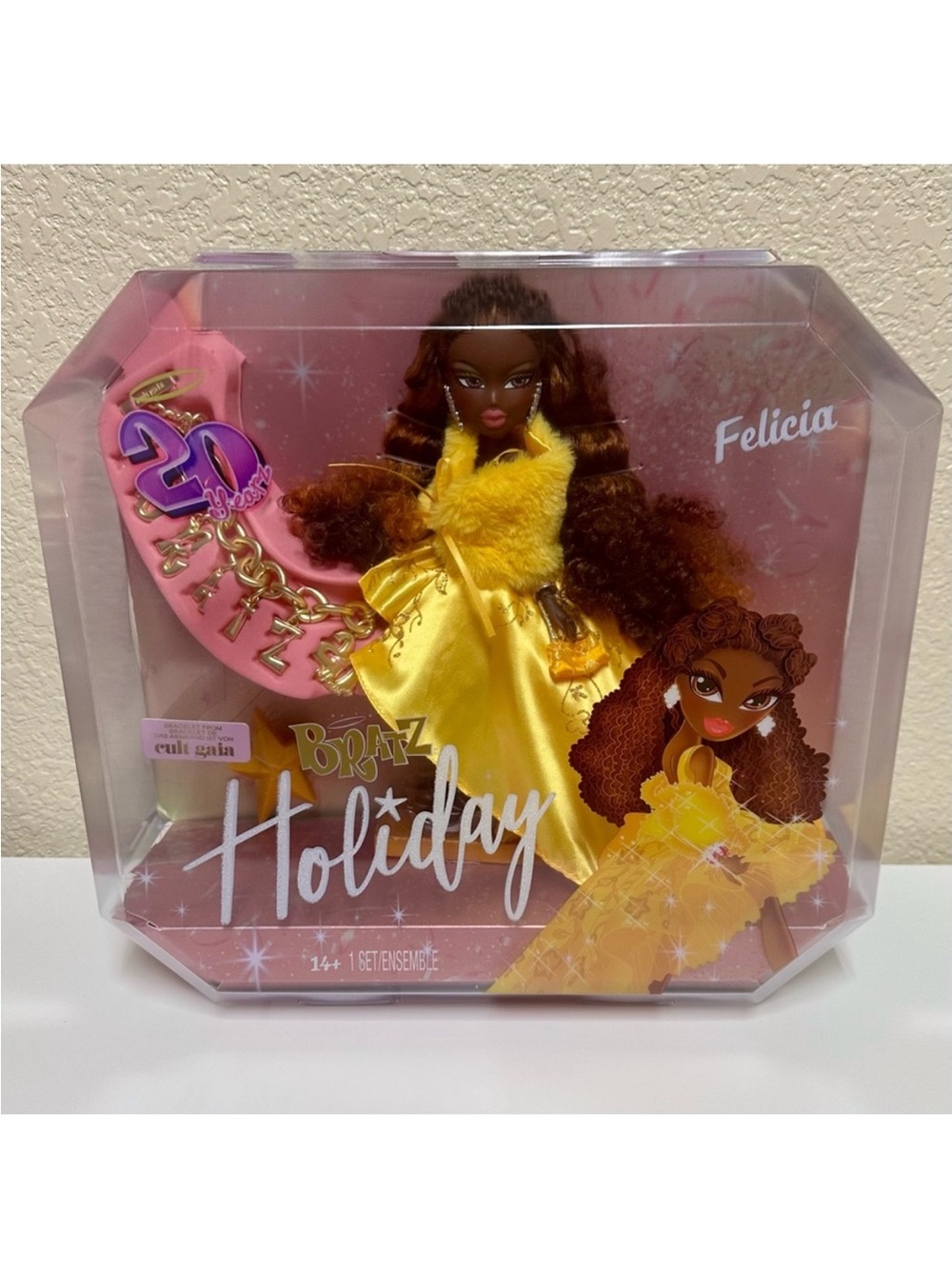 NEW BRATZ Holiday Special Edition Felicia Cult Gaia Doll & Gold Charm Bracelet